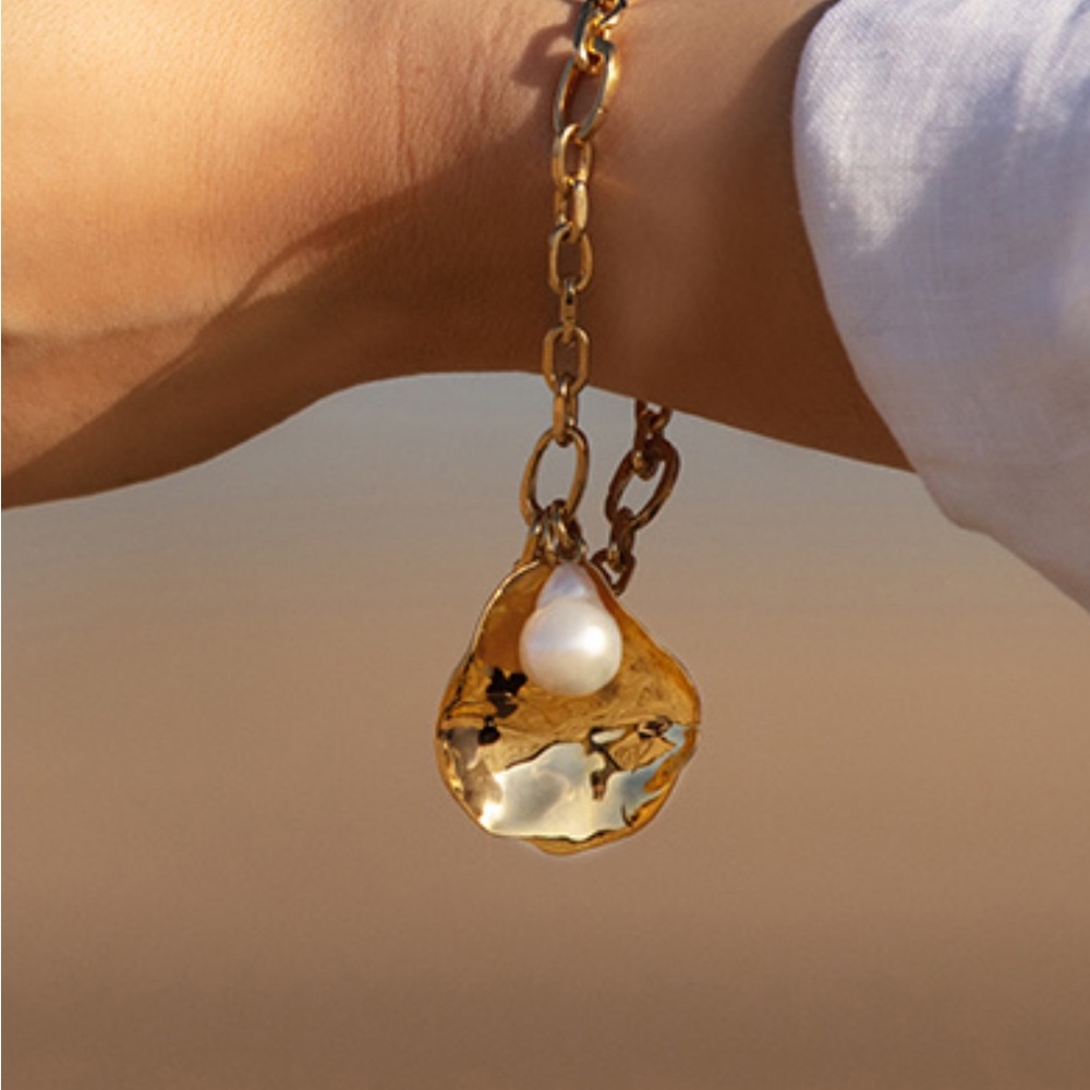 Monica Vinader Nura Shell Pendant Charm
